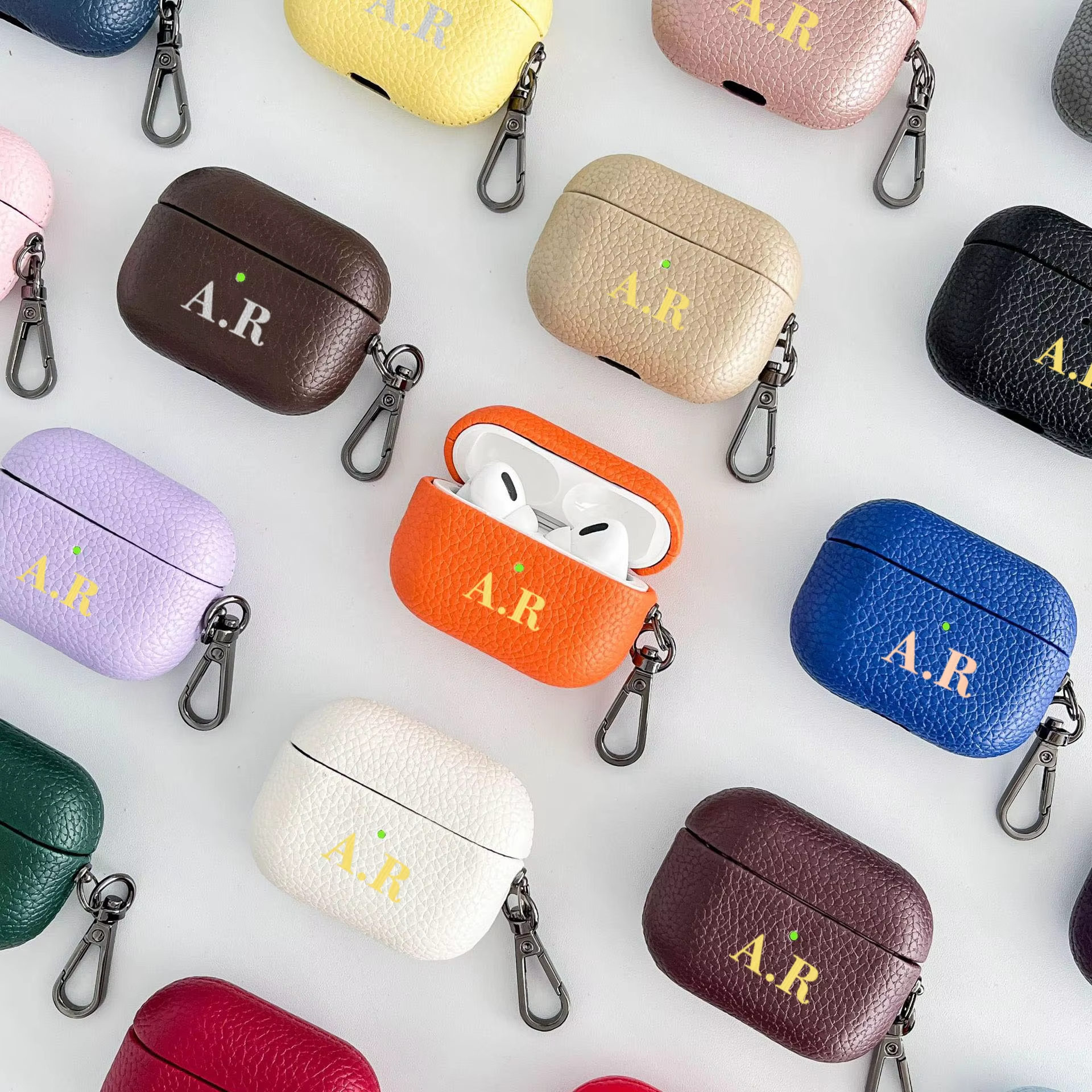 Monogram Keychain Leather - Inisial huruf personalisasi Earphone kustomisasi casing