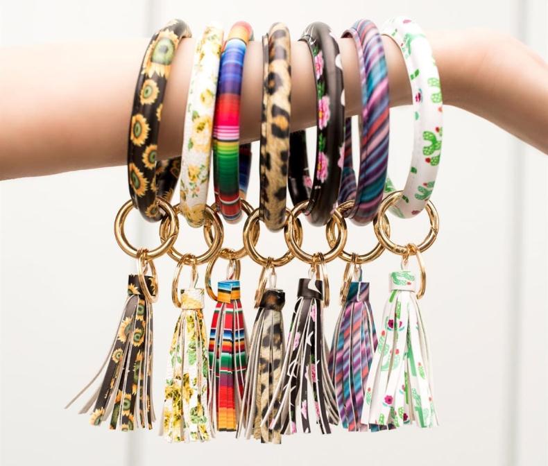 Gantungan kunci Monogram kaktu - Monogram Keychain Leather ulasan dan harga