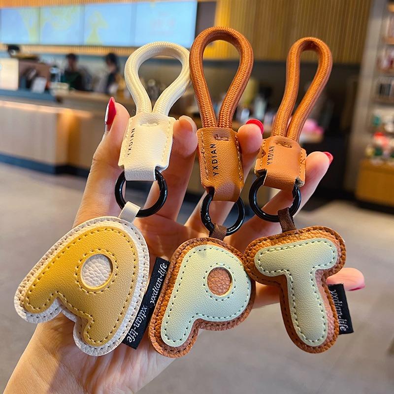 26 Alfabet Gantungan Kunci Kul - Monogram Keychain Leather ulasan dan harga