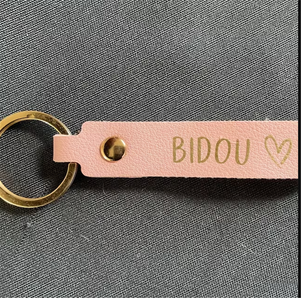 Pegangan kunci kulit personali - Monogram Keychain Leather ulasan dan harga