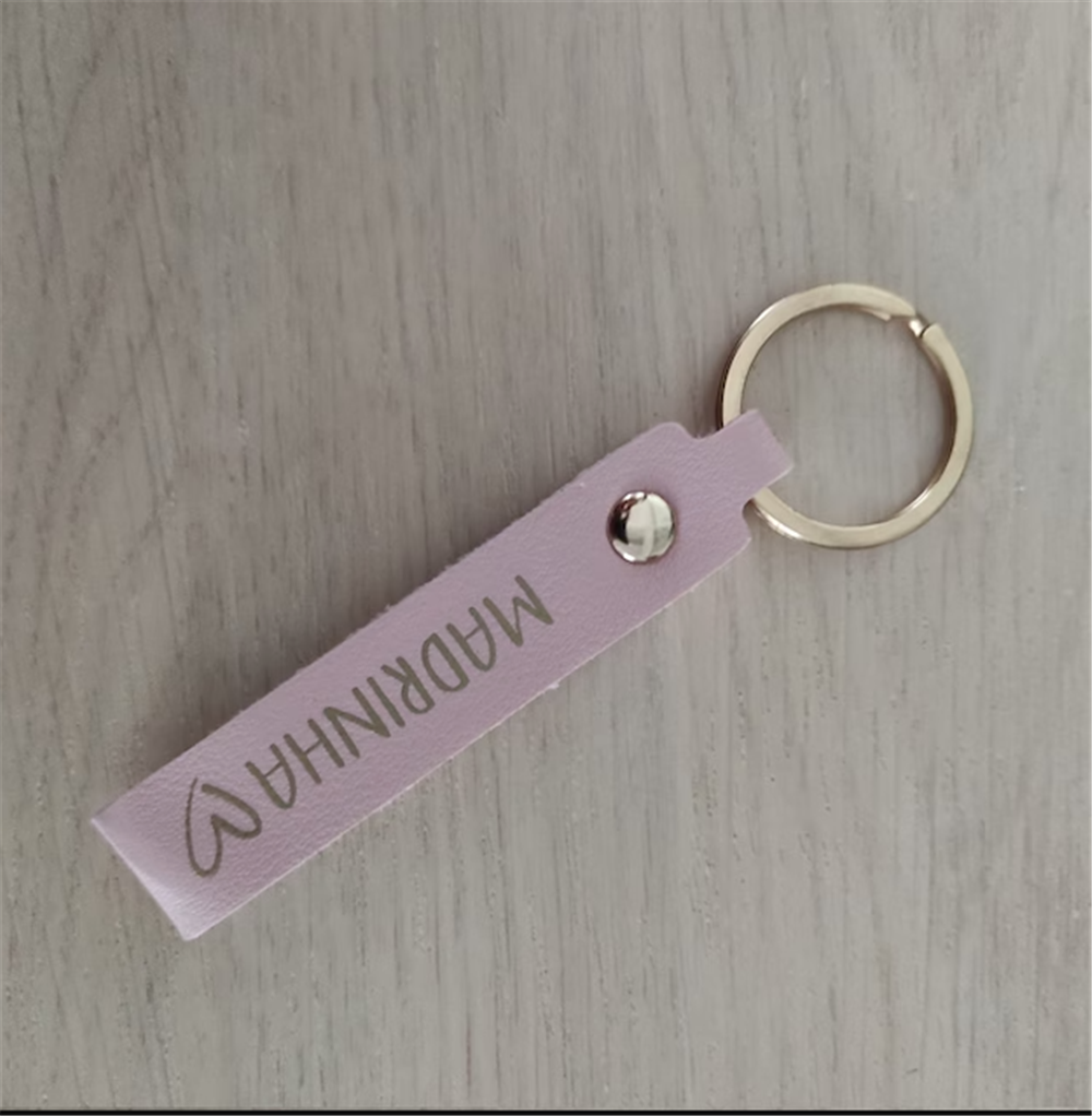 Pegangan kunci kulit personali - Monogram Keychain Leather ulasan dan harga